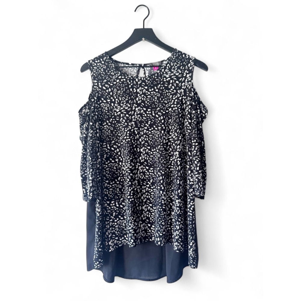 Vince Camuto Black & White Cold Shoulder High-Low Blouse Size M